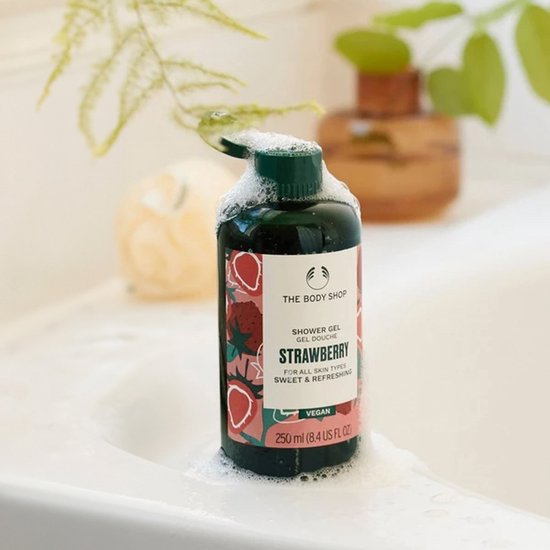 The Body Shop Strawberry Shower Gel - 250ml